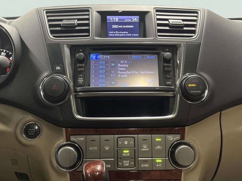 Used 2013 Toyota Highlander Limited AWD/4WD image 25