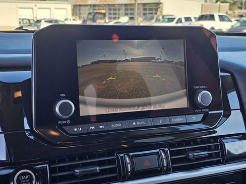 Used 2024 Nissan Pathfinder SV image 10