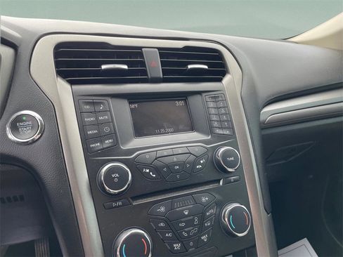 Used 2018 Ford Fusion S image 23