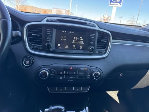 Used 2017 Kia Sorento EX image 9
