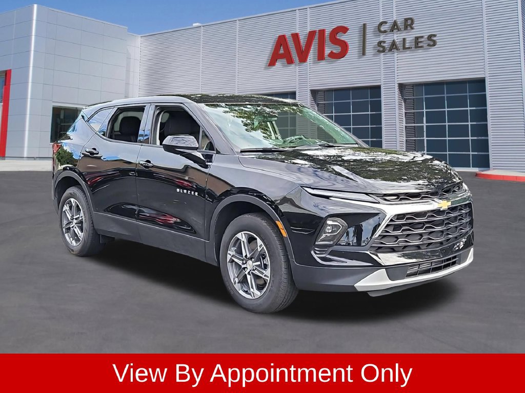 Used 2025 Chevrolet Blazer LT FWD image 3