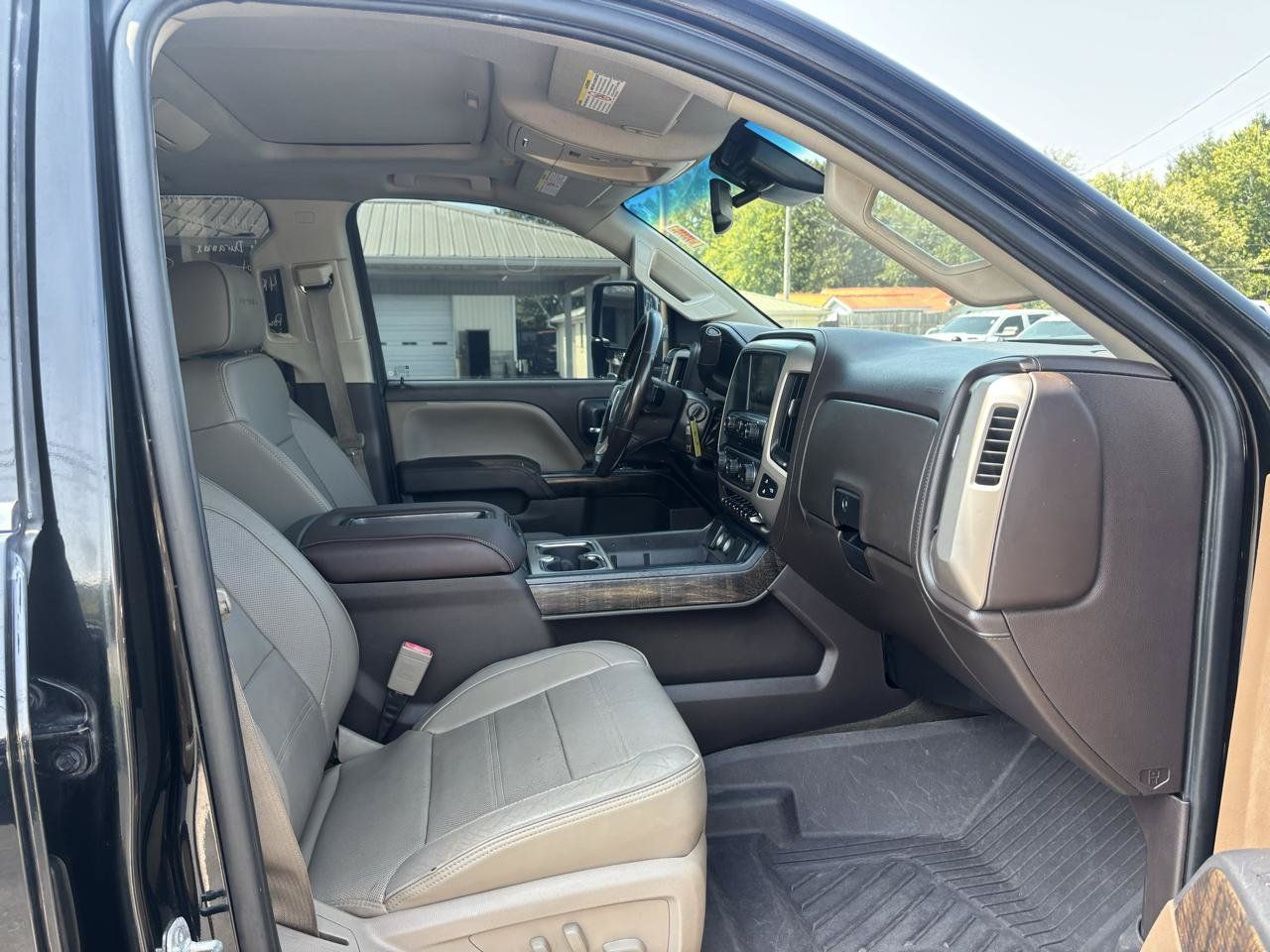 Used 2015 GMC Sierra 2500 Denali w/ Duramax Plus Package AWD/4WD image 14