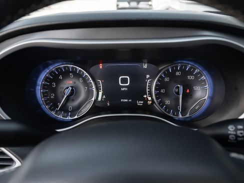 Used 2022 Chrysler Pacifica Touring-L FWD image 26