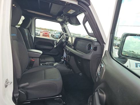 Used 2025 Jeep Wrangler Unlimited Rubicon 4xe w/ Convenience Group image 9