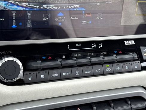 Used 2025 Toyota Sequoia Capstone image 19