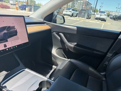 Used 2022 Tesla Model Y Performance AWD/4WD image 21