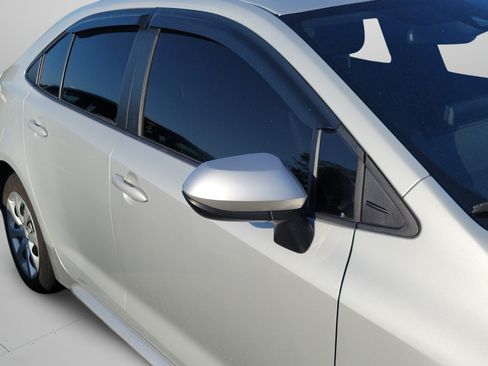 Used 2022 Toyota Corolla LE FWD image 16