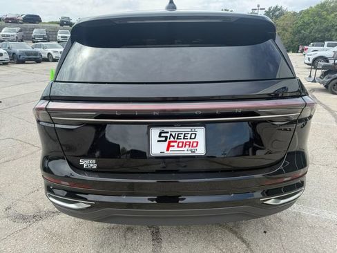 Used 2025 Lincoln Nautilus Premier AWD/4WD image 6
