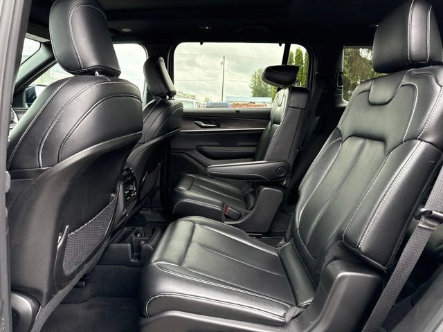 Used 2024 Jeep Grand Cherokee L Limited w/ Luxury Tech Group II AWD/4WD image 16