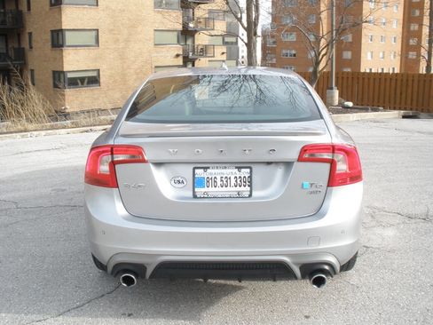 Used 2015 Volvo S60 T6 R-Design Platinum image 9