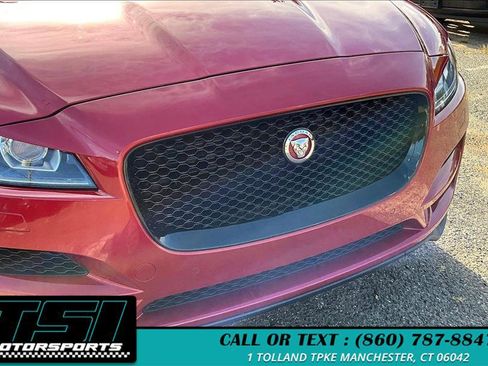 Used 2018 Jaguar F-PACE Premium image 28