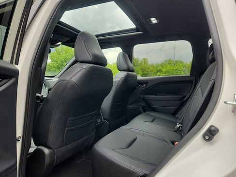Used 2025 Subaru Forester Limited AWD/4WD image 10