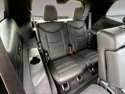 Used 2025 Cadillac XT6 Premium Luxury w/ Platinum Package AWD/4WD image 28
