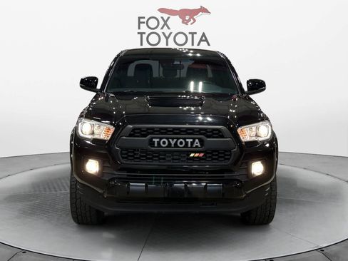 Used 2018 Toyota Tacoma TRD Sport AWD/4WD image 9