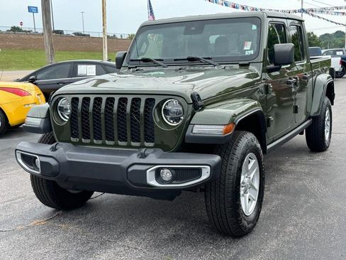 Used 2022 Jeep Gladiator Sport AWD/4WD image 9