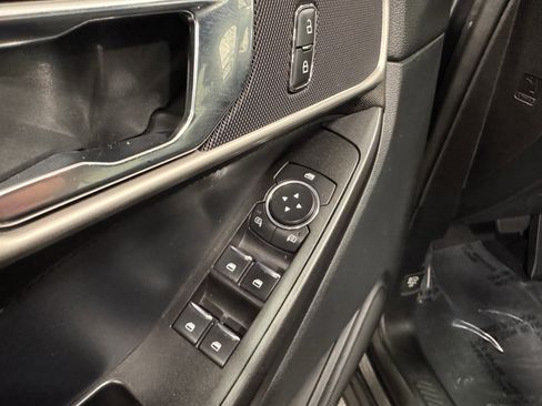 Used 2020 Ford Explorer XLT image 22