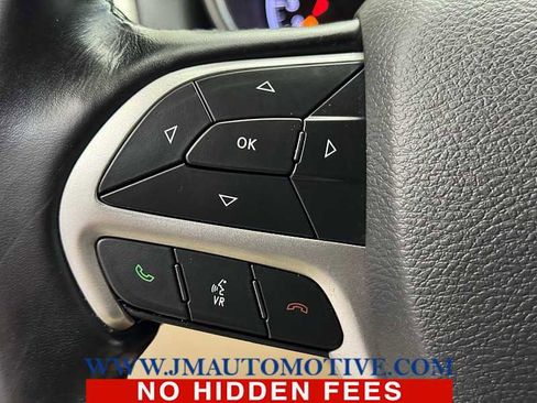 Used 2021 Jeep Grand Cherokee Laredo AWD/4WD image 41