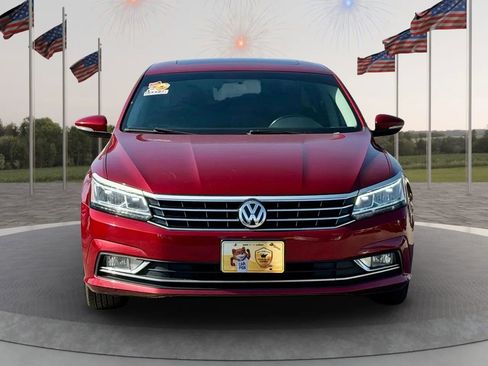 Used 2018 Volkswagen Passat 2.0T SE image 2