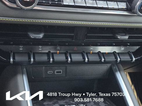 Used 2024 Chevrolet Colorado ZR2 w/ ZR2 Convenience Package III AWD/4WD image 39