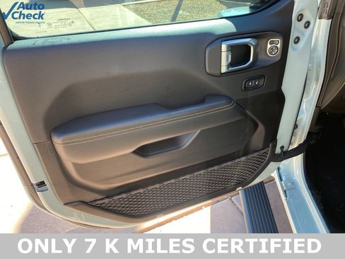 Used 2024 Jeep Wrangler Unlimited Sahara image 25