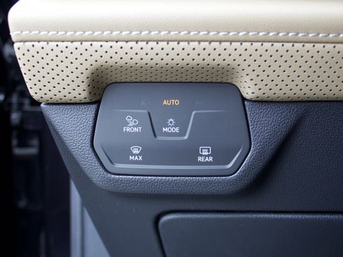 New 2026 Volkswagen Atlas Cross Sport SE AWD/4WD image 14