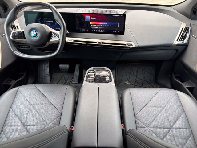 Used 2024 BMW iX xDrive50 w/ Sport Package AWD/4WD image 18