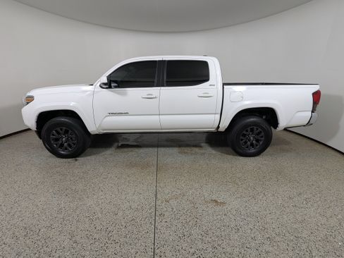 Used 2023 Toyota Tacoma SR5 RWD image 4