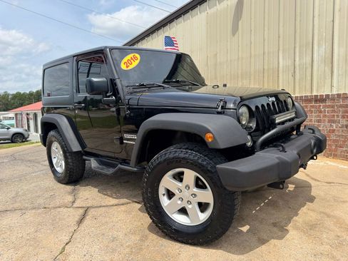 Used 2016 Jeep Wrangler Sport w/ Quick Order Package 24S AWD/4WD image 2