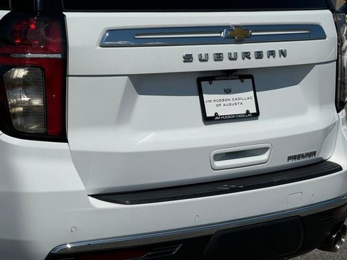 Used 2022 Chevrolet Suburban Premier RWD image 9