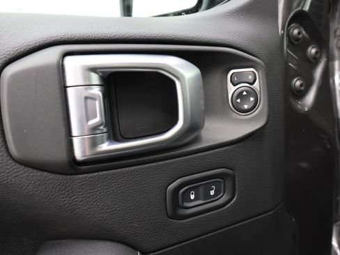 Used 2022 Jeep Wrangler Unlimited Sahara w/ LED Lighting Group AWD/4WD image 38