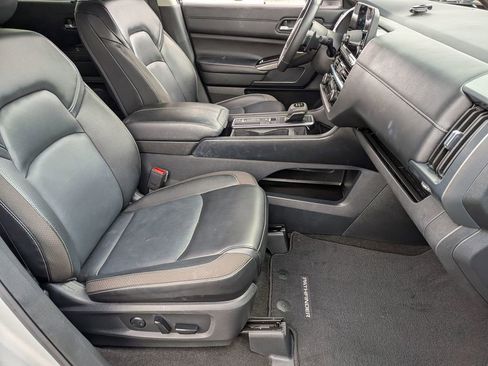 Used 2024 Nissan Pathfinder SL w/ SL Premium Package image 19