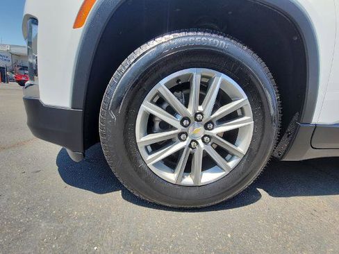 Used 2023 Chevrolet Traverse LT FWD image 31