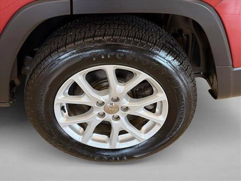 Used 2015 Jeep Cherokee Latitude w/ Comfort/Convenience Group AWD/4WD image 25