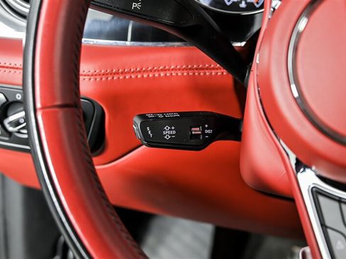 Used 2017 Bentley Bentayga AWD/4WD image 21