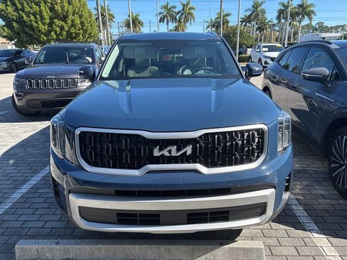 Used 2024 Kia Telluride EX w/ EX Captain's Chair Package image 15