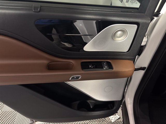 Used 2020 Lincoln Aviator Reserve w/ Equipment Group 202A AWD/4WD image 14