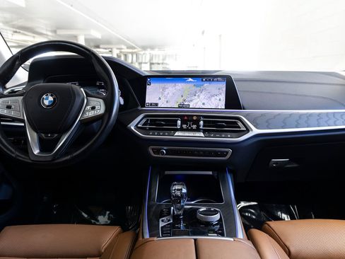 Used 2022 BMW X7 xDrive40i w/ Premium Package AWD/4WD image 12