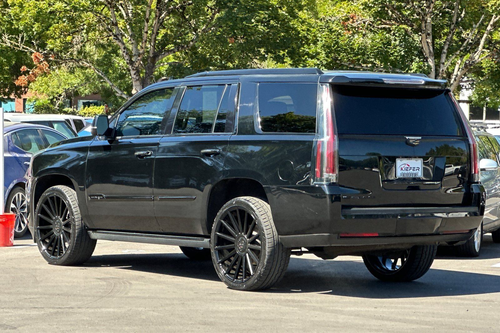 Used 2016 Cadillac Escalade Premium RWD image 6