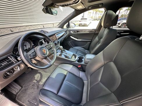 Certified 2022 Porsche Macan S image 4