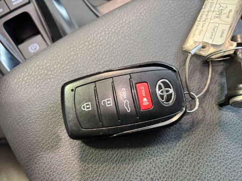 Used 2025 Toyota Camry LE image 28