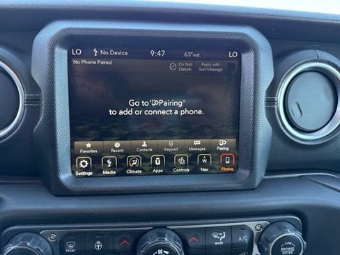 Used 2018 Jeep Wrangler Unlimited Sahara AWD/4WD image 13