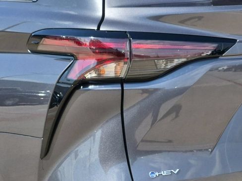 Certified 2025 Toyota Sienna XLE FWD image 30