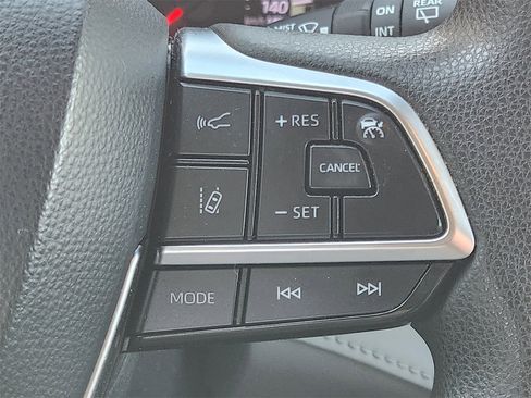 Used 2020 Toyota Highlander L image 27