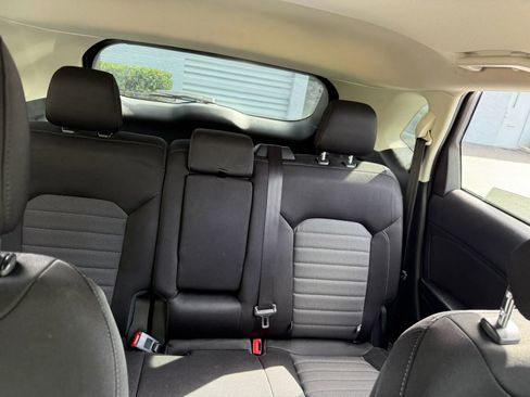 Used 2018 Ford Edge SE image 6