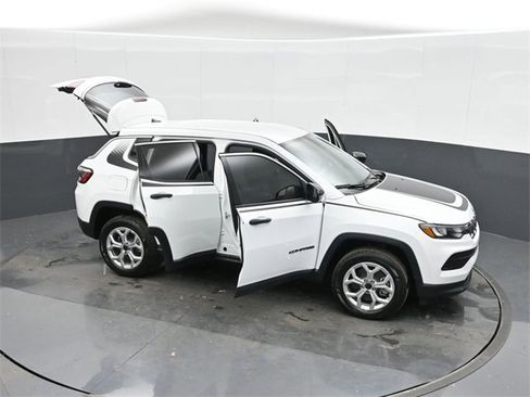 Used 2025 Jeep Compass Sport w/ Mopar Graphics Package image 50