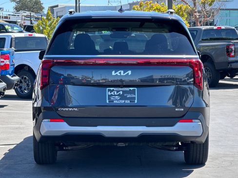 New 2026 Kia Carnival EX FWD image 5