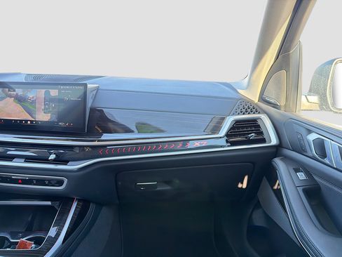Used 2024 BMW X7 xDrive40i image 19