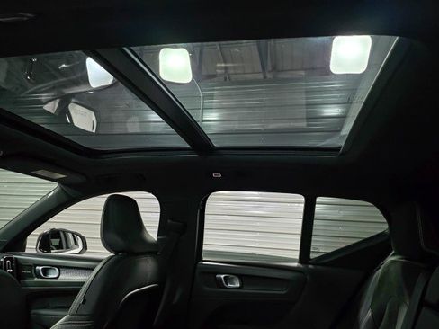 Used 2021 Volvo XC40 P8 Recharge w/ Advanced Package image 17