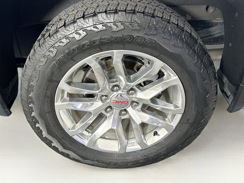 Used 2022 GMC Sierra 1500 SLT w/ X31 Off-Road Package image 11