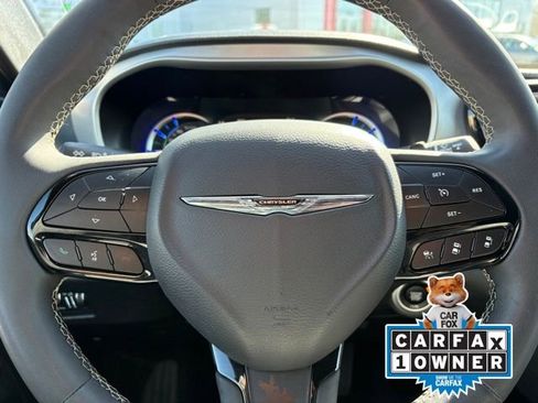 Used 2024 Chrysler Pacifica Select image 15